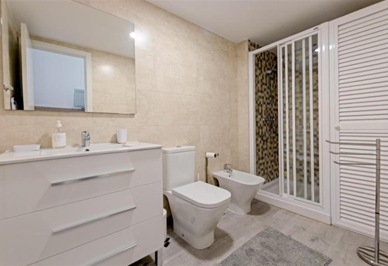 Beach Apartment Montemarcarihuela Torremolinos Ngoại thất bức ảnh